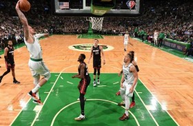 بوسطن يعادل سلتيكس بفضل 31 نقطة لتايتوم 