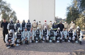 شرطة دبي تنظم دورة في الاقتحام والمداهمة التخصصية