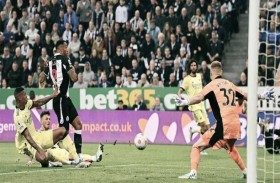 نيوكاسل يهزم أرسنال ويصعب مهمته في دوري الأبطال 