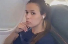 رفضت التنازل عن مقعدها لطفل يبكي