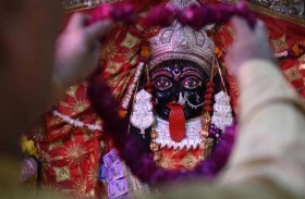 يقطع لسانه لتقديمه قربانًا للآلهة