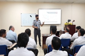 شرطة أبوظبي تنفذ حملات توعية ميدانية لسائقي حافلات نقل العمال