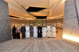 العلماء ضيوف رئيس الدولة يزورون واحة الكرامة