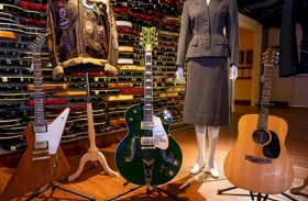 غيتاران لـ  كلابتون  و كوبينط في مزاد 