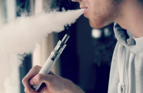 الصحة تؤكد تطبيق قانون مكافحة التبغ على السيجارة الإلكترونية وتحث المدخنين على الإقلاع 