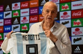 الأرجنتين تفقد مينوتي مهندس التتويج المونديالي الأول 