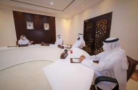 اقتصادية رأس الخيمة تطلع على إجراءات مزاولة أنشطة عبر سيارات متنقلة في الشارقة