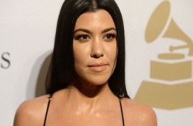 كورتني كارداشيان بصورة مثيرة للجدل