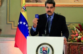 مادورو: الإنتاج النفطي في فنزويلا يقترب من عتبة المليون برميل يومياً 