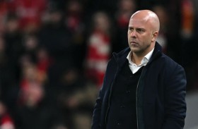 سلوت يشعر بـ «الأمان» رغم خيبات ليفربول المتلاحقة 