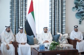 حمدان بن زايد يكرّم داعمي الهلال الأحمر ويستقبل المواطنين في قصر الظنة