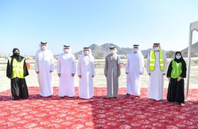 سهيل المزروعي يواصل جولاته الميدانية في الساحل الشرقي للدولة