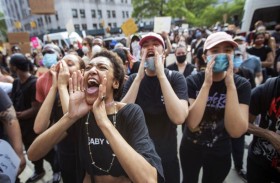 يقودها مراهقون محبطون.. موجة إضرابات تهز الولايات المتحدة 