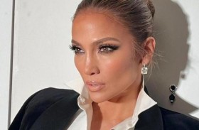 جينيفر لوبيز تشارك سر توهج بشرتها على إنستغرام