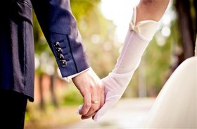 زوجان يتطلقان ويتزوجان كل 3 سنوات