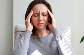 طبيب يكشف أسباب الصداع