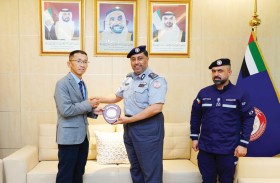 وفد الأكاديمية السنغافورية يطلع على الجهود التطويرية في شرطة أبوظبي