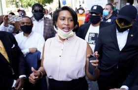 رئيسة بلدية واشنطن تلزم السكان بوضع كمامات 