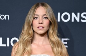 100 عريس يلاحقون سيدني سويني شهرياً بعد انفصالها!