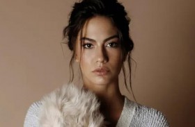 أوزديمير تشعل مواقع التواصل بفستانها