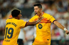 برشلونة يقلب الطاولة على فالنسيا بثنائية ليفاندوفسكي 