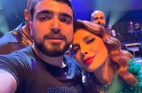 أصالة تفاجئ معجباً بقبلة على خده