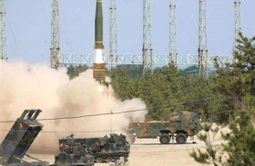 كوريا الشمالية تطلق صواريخ مع بدء الجنوب مناورات 