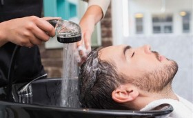 خبير يحسم الجدل.. هذه عدد مرات غسيل الشعر الأمثل