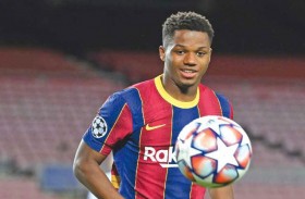 فاتي يطلب موافقة قادة برشلونة لحمل الرقم 10 