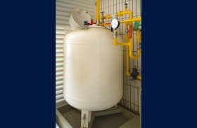 دائرة الطاقة في أبوظبي تطلق نظام  خزانات رأسية للغاز المسال في المنشآت الغذائية