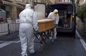 تفاخر بنقله الفيروس  فتوفي بسبب كوفيد- 19