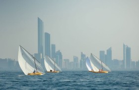 300 بحار يشاركون اليوم في سباق ياس للمحامل الشراعية