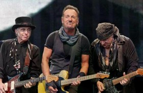 سبرينغستين يُرجئ 3 حفلات إضافية 