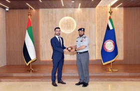 قائد عام شرطة أبوظبي يلتقي السفير الروماني