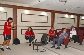 ورشة عمل فريق مدربي أكاديمية أجاكس بنادي الشارقة