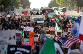 تظاهرات في أنحاء الولايات المتحدة رغم تهديدات ترامب 