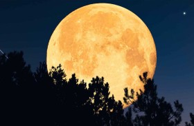السماء على موعد مع آخر قمر عملاق لعام 2025