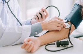دراسة: الأطباء يتجاهلون «سببا شائعا» لارتفاع ضغط الدم
