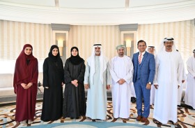 نهيان بن مبارك يستقبل وفد اتحاد الإمارات للريشة الطائرة