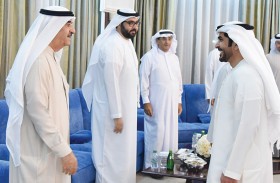 حاكم أم القيوين يستقبل المهنئين بالشهر الفضيل 