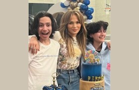 جنيفر لوبيز تشارك صورة «نادرة» لابنها من مارك أنتوني