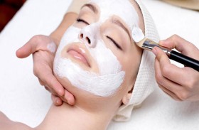 كيف تعتنين ببشرتك بعد الأربعين؟