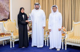 محمد الشرقي يستقبل الطالبة عليا الكندي الفائزة بجائزة حمدان بن راشد للأداء التعليمي المتميز