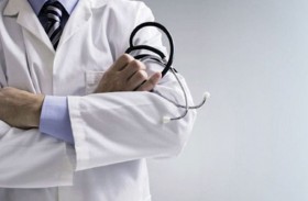 سرعة بديهة طبيب تنقذ حياة طفلة