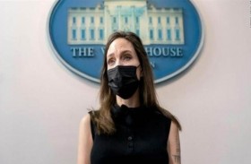 أنجلينا في البيت الأبيض .. ماذا تفعل؟ 