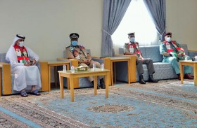 وفد شؤون المنافذ بالشارقة يشارك شرطة عمان السلطانية احتفالاتتها بيوم النهضة