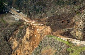 كارثة في كاليفورنيا.. انهيار الطريق السريع