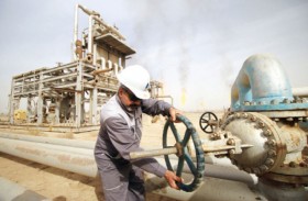 النفط يرتفع بعد أن بلغ أدنى مستوى في 18 عاما  