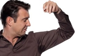 تخلص من رائحة الجسم الكريهة بمكونات طبيعية