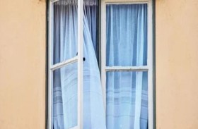 مصرع رضيع بعد رميه من الطابق الرابع على يد شقيقته